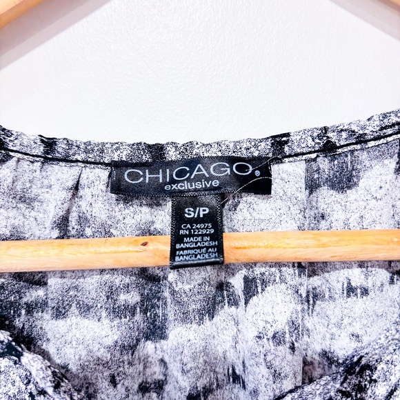 CHICAGO EXCLUSIVE Flowy black and white top - Picture 6 of 8